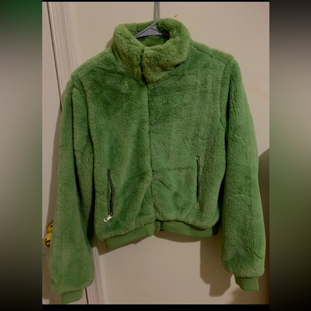 puffy warm cozy jacket in green wild color perfect for the cold weathers  ❄️